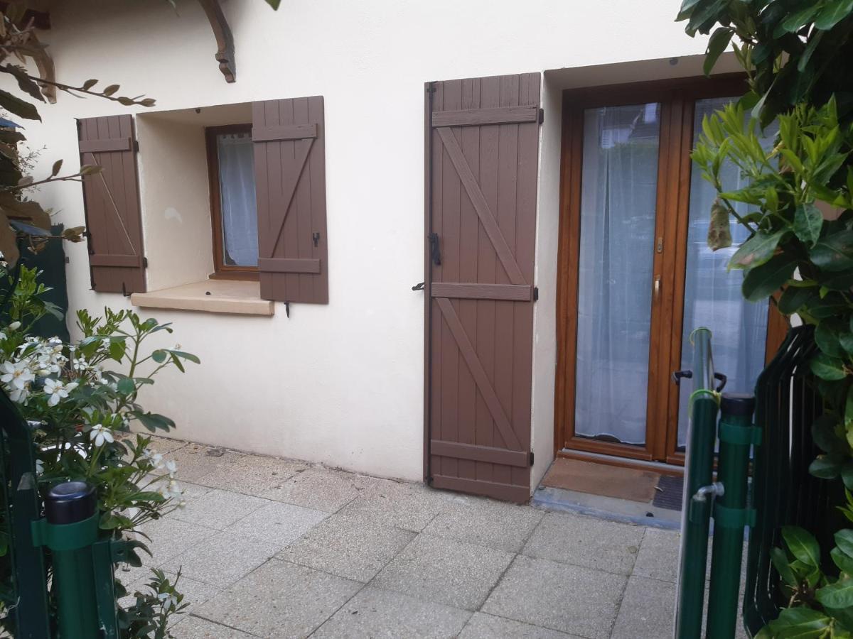 La Belle Ortine Esbly Exterior photo